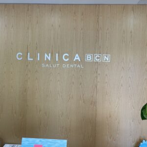 Letras fresadas en pared